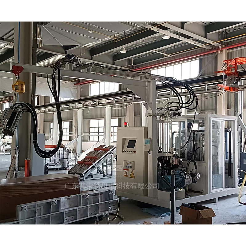 自助售賣柜軌道式發(fā)泡生產(chǎn)線